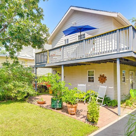 Cozy Galveston Apartment With Private Beach Pass! Exterior photo