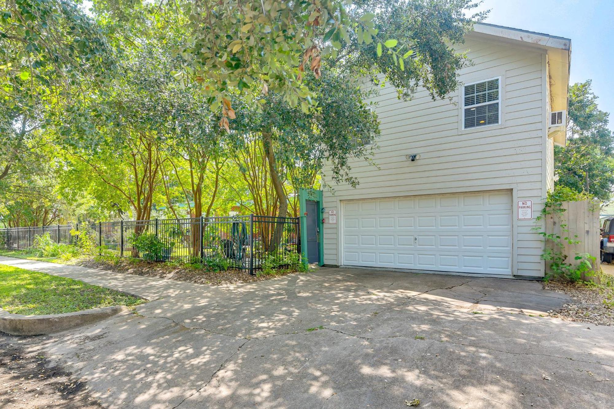Cozy Galveston Apartment With Private Beach Pass! Exterior photo