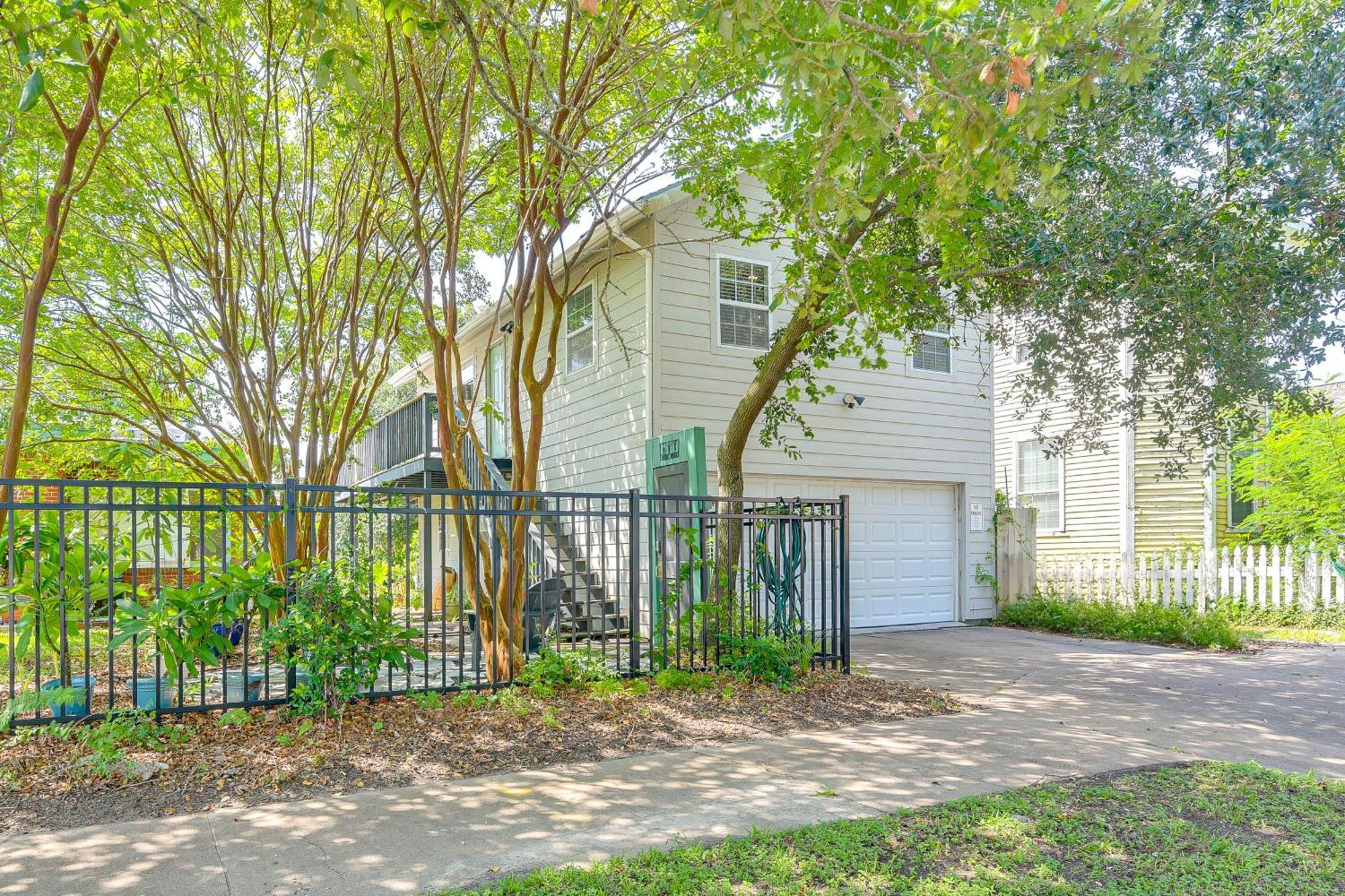 Cozy Galveston Apartment With Private Beach Pass! Exterior photo