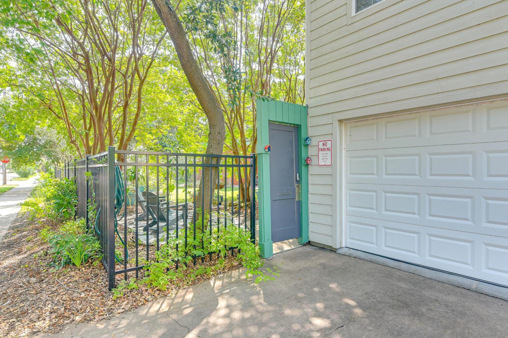 Cozy Galveston Apartment With Private Beach Pass! Exterior photo