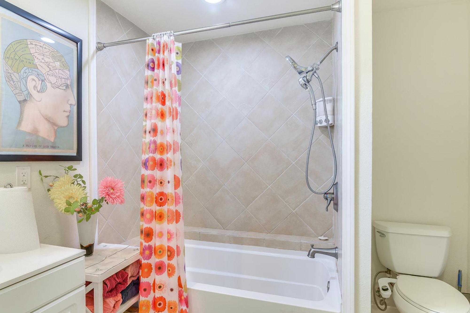 Cozy Galveston Apartment With Private Beach Pass! Exterior photo